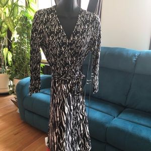 NWT Diane Von Furstenberg blk/wht Sz 8 wrap dress